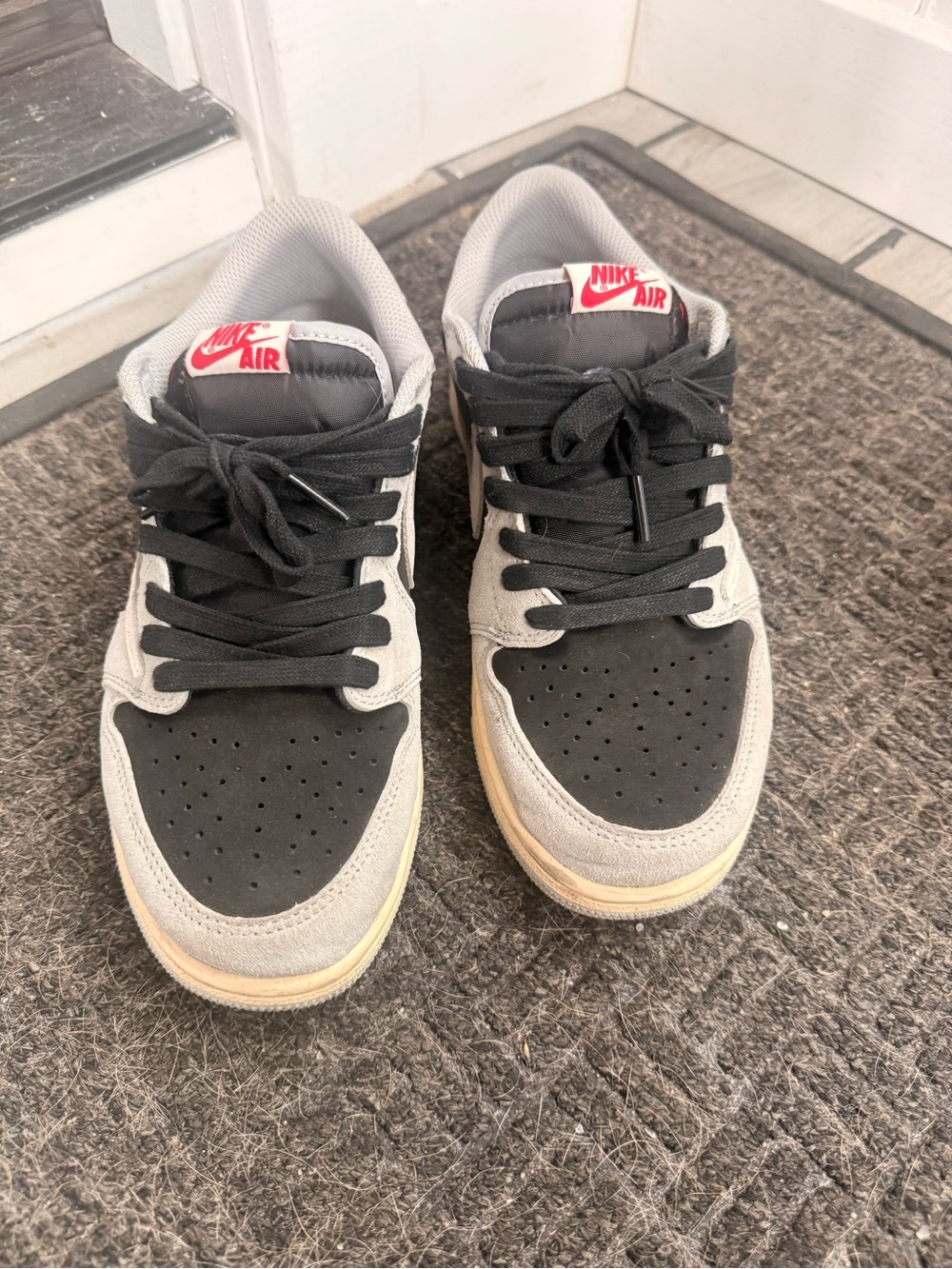 Low-Top Sneakers in Black, Light Gray & Red Accent